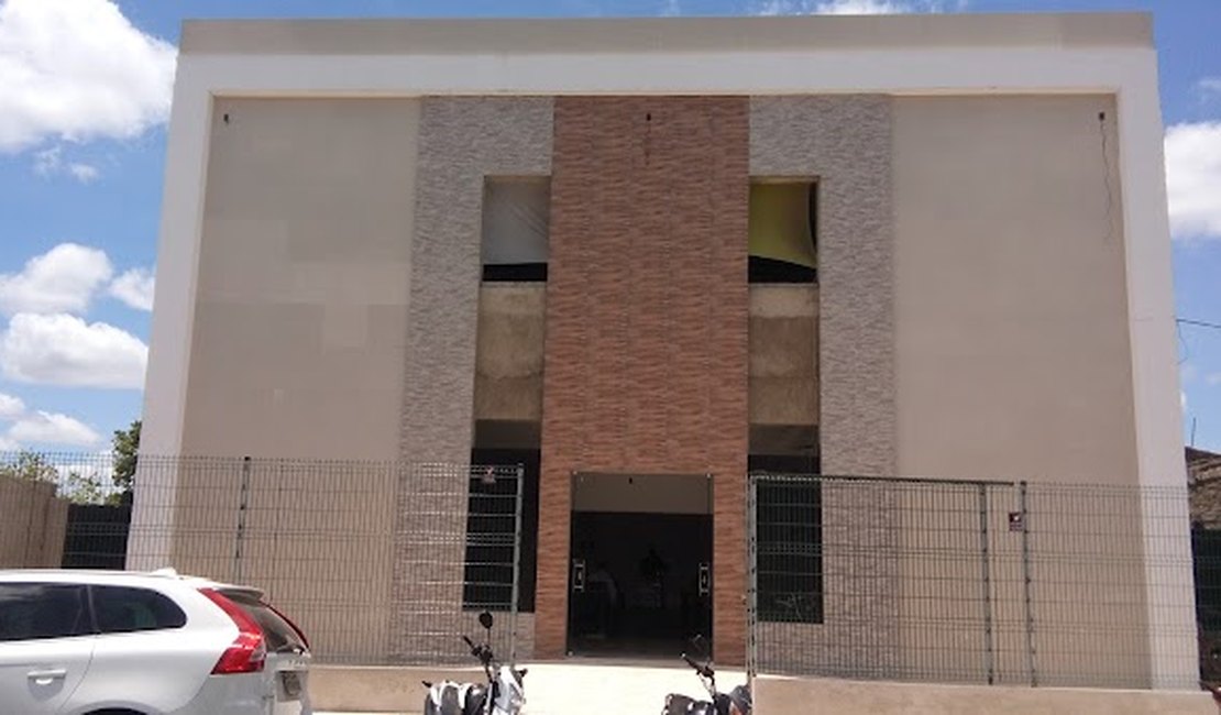 Trio invade Igreja Adventista e furta instrumentos musicais em Arapiraca