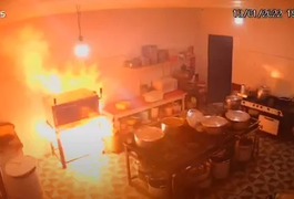 Incêndio atinge cozinha de restaurante após explosão de botijão de gás no interior de Alagoas