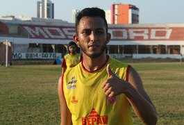 Vídeo. Atacante nega insatisfação e revela desejo de estar próximo da família após pedir desligamento do ASA