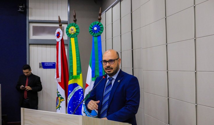 Substituindo Rui Palmeira, Tácio Melo toma posse na Câmara de Maceió