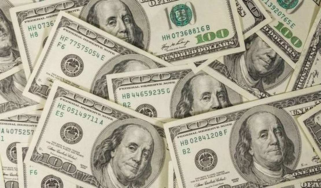 Dólar fecha em R$ 4,70, 2ª maior cotação da história