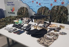 Polícia apreende armas, drogas e trajes de camuflagem durante ação no Litoral Norte de Alagoas