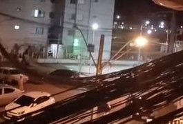 Dupla em motocicleta mata homem perto de quadra poliesportiva em Maceió