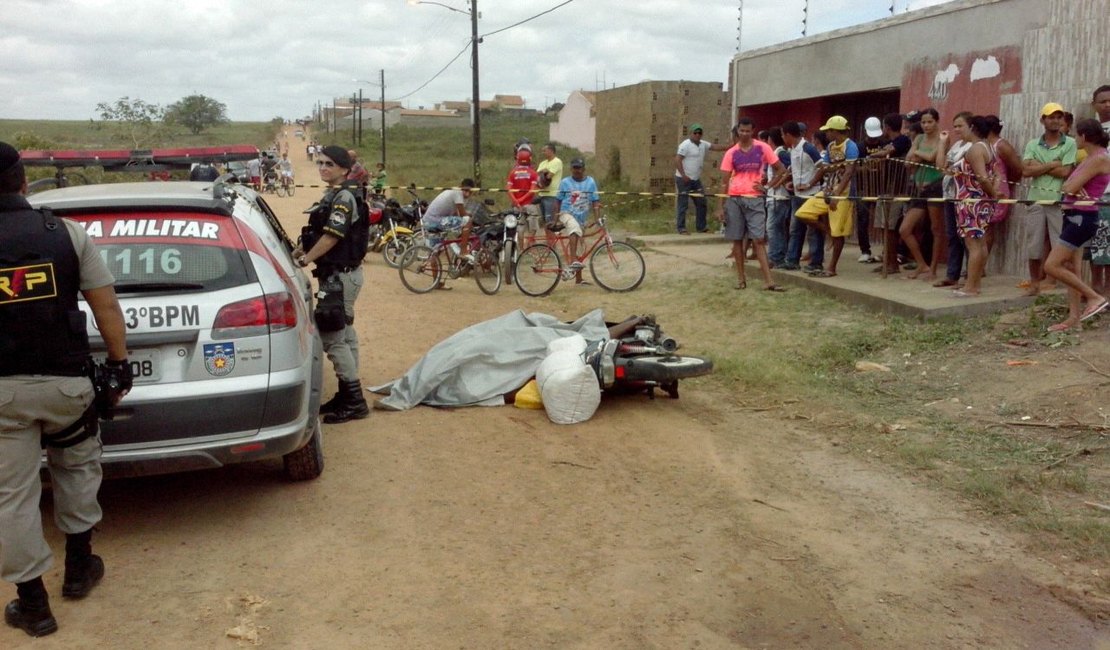 Homem é alvejado por tiros e morre no bairro Zélia Barbosa Rocha