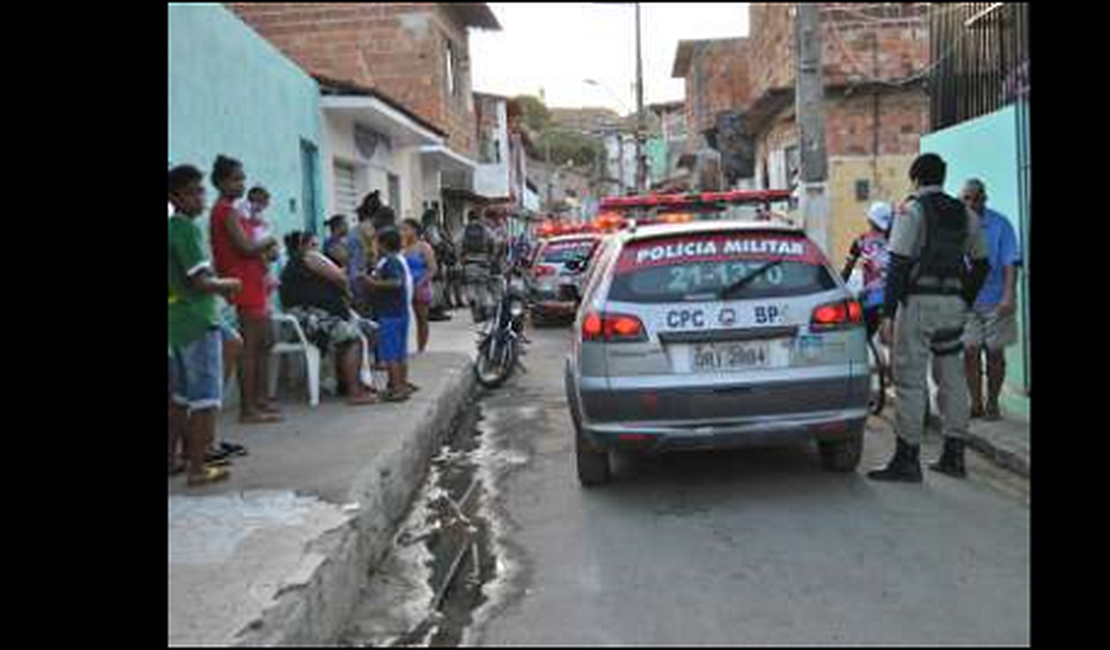Mulher é encontrada morta após vizinhos perceberem forte odor vindo de residência