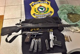 Falso policial é preso com fuzil, pistolas, carro roubado e drogas no interior de Alagoas