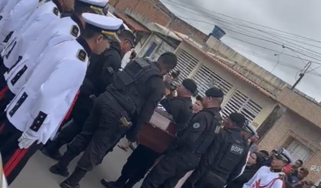 Vídeo. Familiares e amigos se despedem de tenente da PM de Alagoas que morreu em Brasília