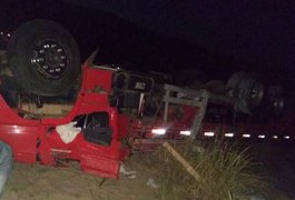 Capotamento de caminhão deixa uma pessoa morta na BR-101, em Pilar