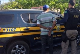 PRFprende caminhoneiro com carteira de motorista falsa na BR101