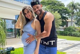 Hulk celebra crescimento de Zaya na barriga da esposa, Camila Ângelo