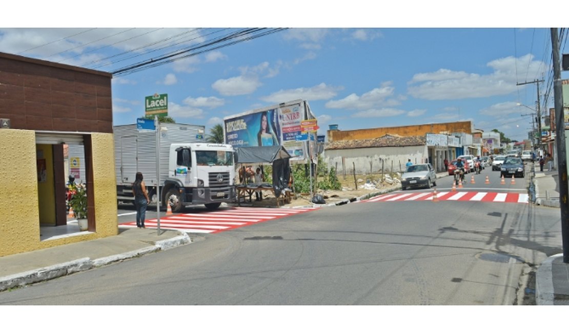 Prefeitura revitaliza sinalização horizontal na região central de Arapiraca