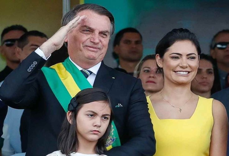 Após caso de bullying, ﻿Bolsonaro e ﻿Michelle retiram a filha de Colégio Militar