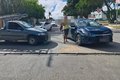 Motorista de picape avança placa de pare e colide contra carro no bairro Baixão
