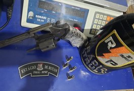 Homem é preso por porte ilegal de arma de fogo, em Arapiraca