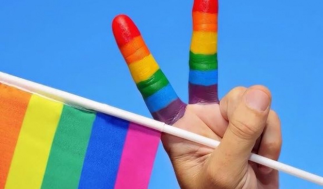 Centro de Acolhimento LGBTQIA+ realiza mutirão para casamento coletivo