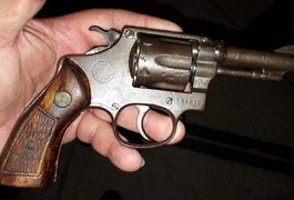Homem resiste à abordagem policial e morre em troca de tiros no bairro Cavaco, em Arapiraca