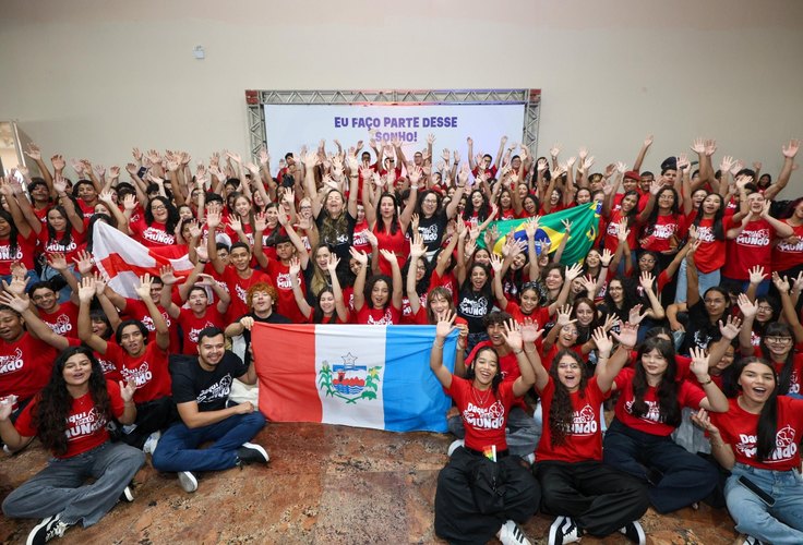 Governo de Alagoas entrega kits para estudantes intercambistas do Daqui pra o Mundo