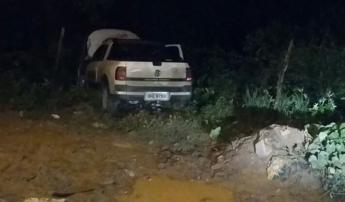 Homens fogem e deixam automóvel com placa falsa no bairro Planalto, em Arapiraca