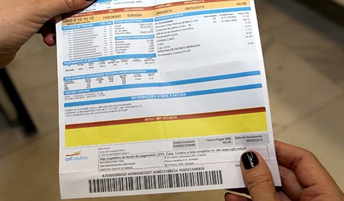 Conta de luz cairá até 20% em abril por cobrança indevida