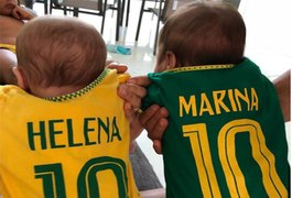 Ivete publica foto de gêmeas 'uniformizadas' durante jogo e torce