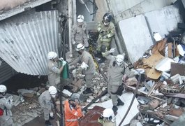 Pai e filha morrem após prédio desabar na zona oeste do Rio de Janeiro