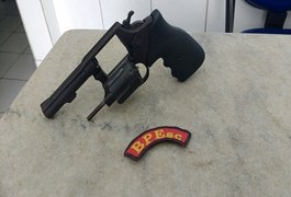 Menor é apreendido com arma de fogo dentro da mochila em escola