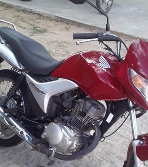 Vídeo. Motocicleta estacionada é furtada no Centro de Arapiraca