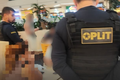 Mulher compra celular furtado e exige pagamento para devolvê-lo em Maceió; receptadora foi detida em shopping