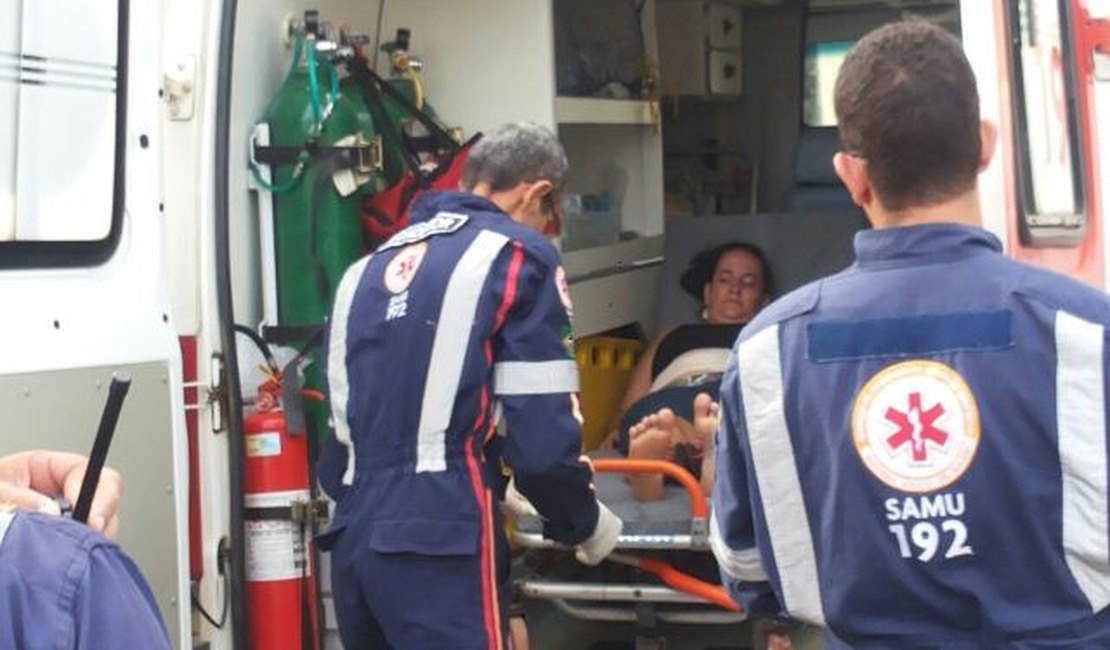 Mulher é esfaqueada na barriga em bar do Centro de Arapiraca