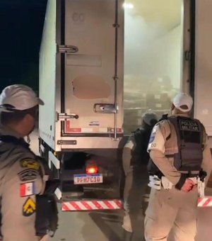 Vídeo. BPRv apreende carga com 5 toneladas de alimentos sem nota fiscal, em Alagoas