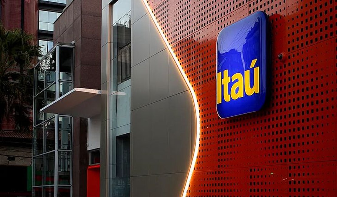 App do Itaú fica fora do ar, clientes reclamam nas redes
