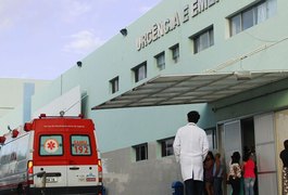 Adolescente espanca mulher e é apreendido após atirar contra policiais em Maceió