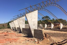 Veridiano Almir visita obras do novo ginásio de Feira Grande
