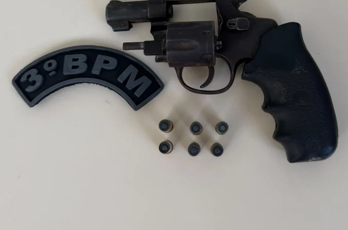 Homem é preso com revólver e seis munições durante ação da PM em Taquarana