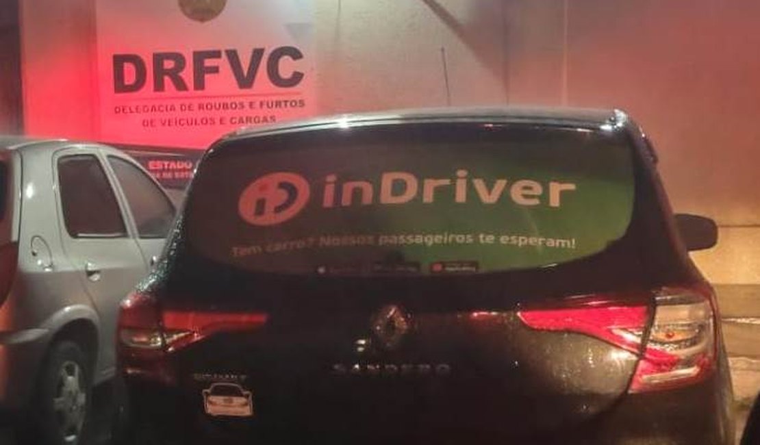 PM recupera carro levado em assalto de motorista por aplicativo em Maceió