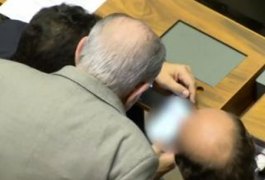 Deputados veem vídeo pornô na votação da reforma política
