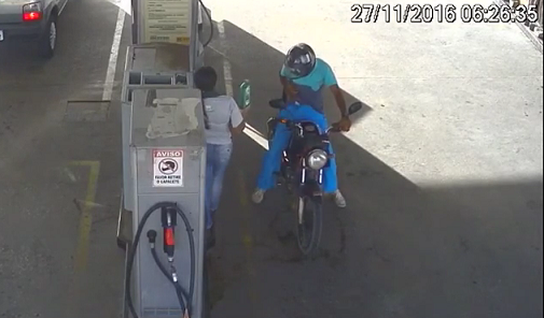Vídeo mostra ação de bandido em assalto a posto de combustíveis em Arapiraca