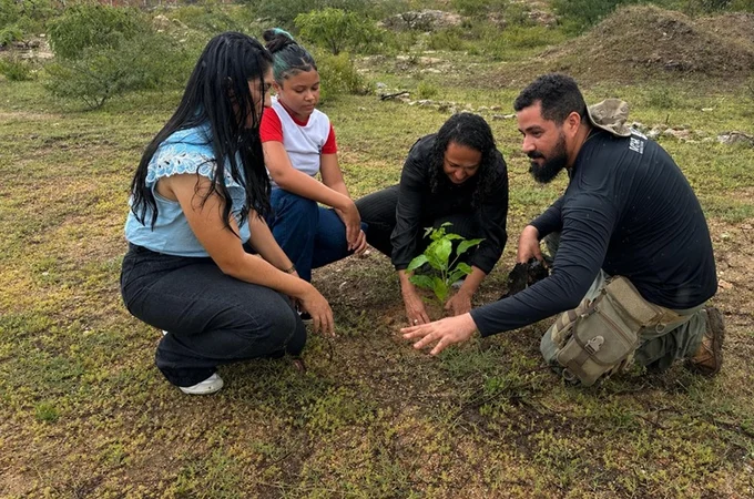 IMA/AL celebra Dia da Caatinga com plantio de mudas nativas em Ouro Branco