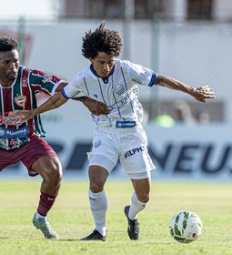 CSA vence o CSE com pênalti polêmico e segue vivo na briga pela liderança do Alagoano