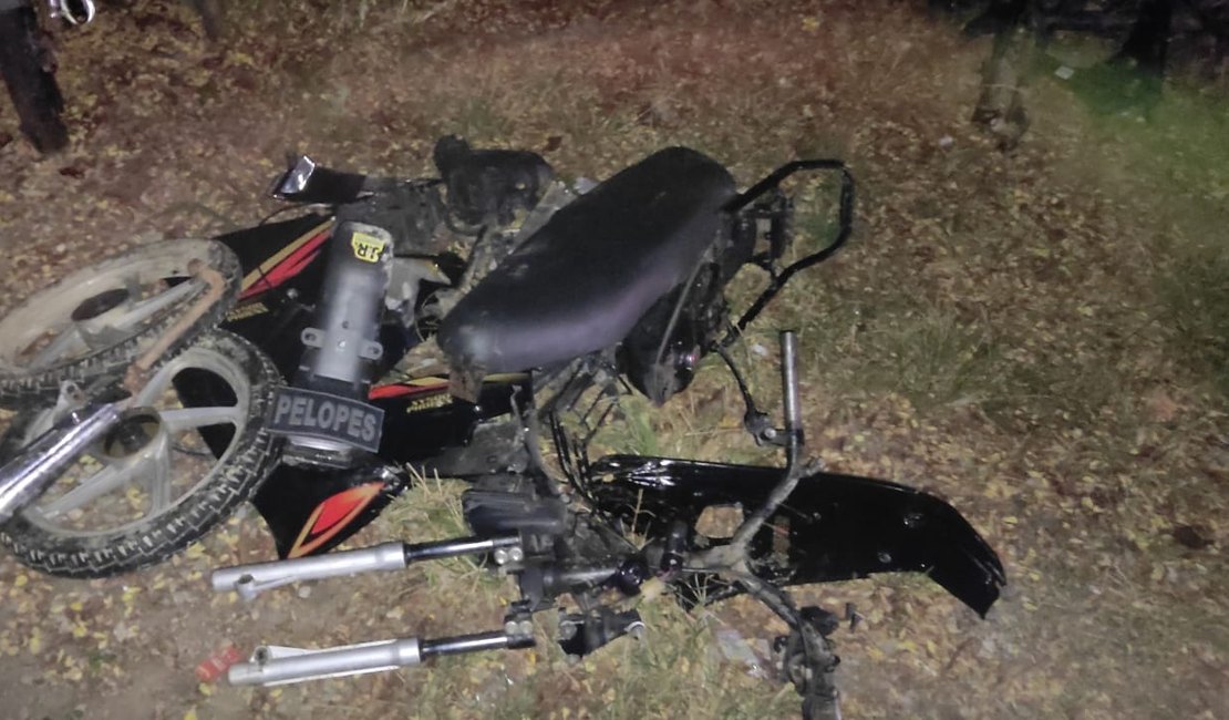 VÍDEO: Jovem que furtou moto na porta da AeC é preso em desmanche horas depois, em Arapiraca