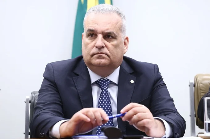 Alfredo Gaspar denuncia crise na saúde pública do Brasil e de Alagoas e critica aumento dos planos de saúde