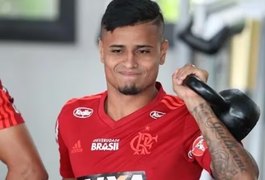 Ex-jogador do flamengo é denunciado por importunação sexual e lesão corporal; assista