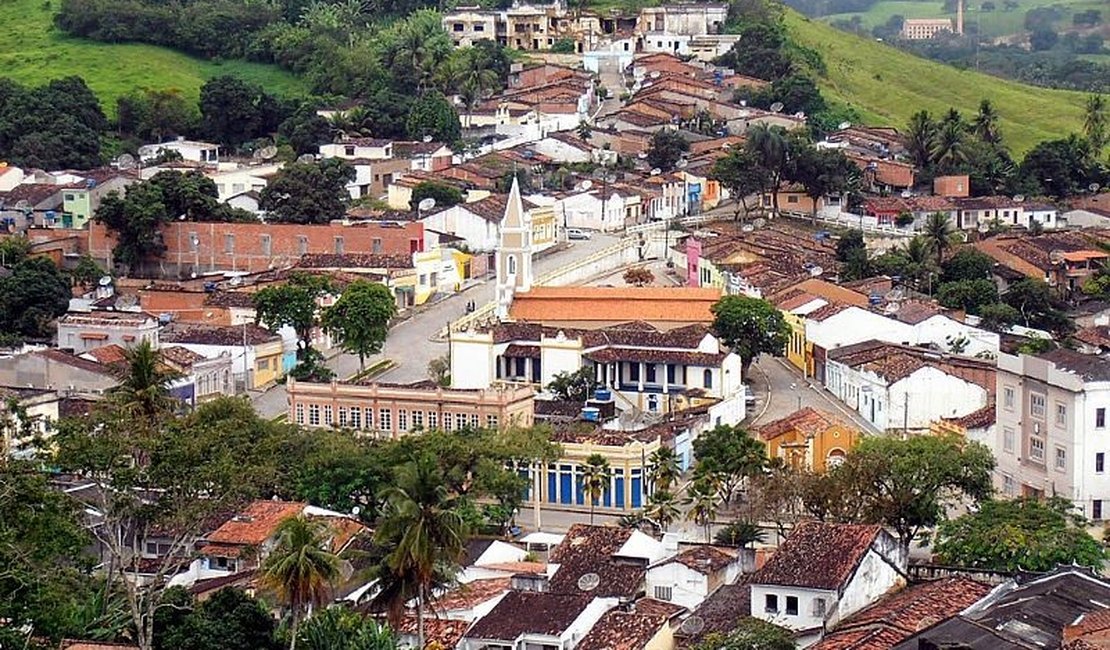 Mãe entrega filho e jovens que furtaram produtos de mercearia em Viçosa