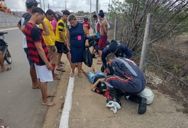 Jovens atingem cerca de arame farpado em saída de pista e ficam feridos em Arapiraca