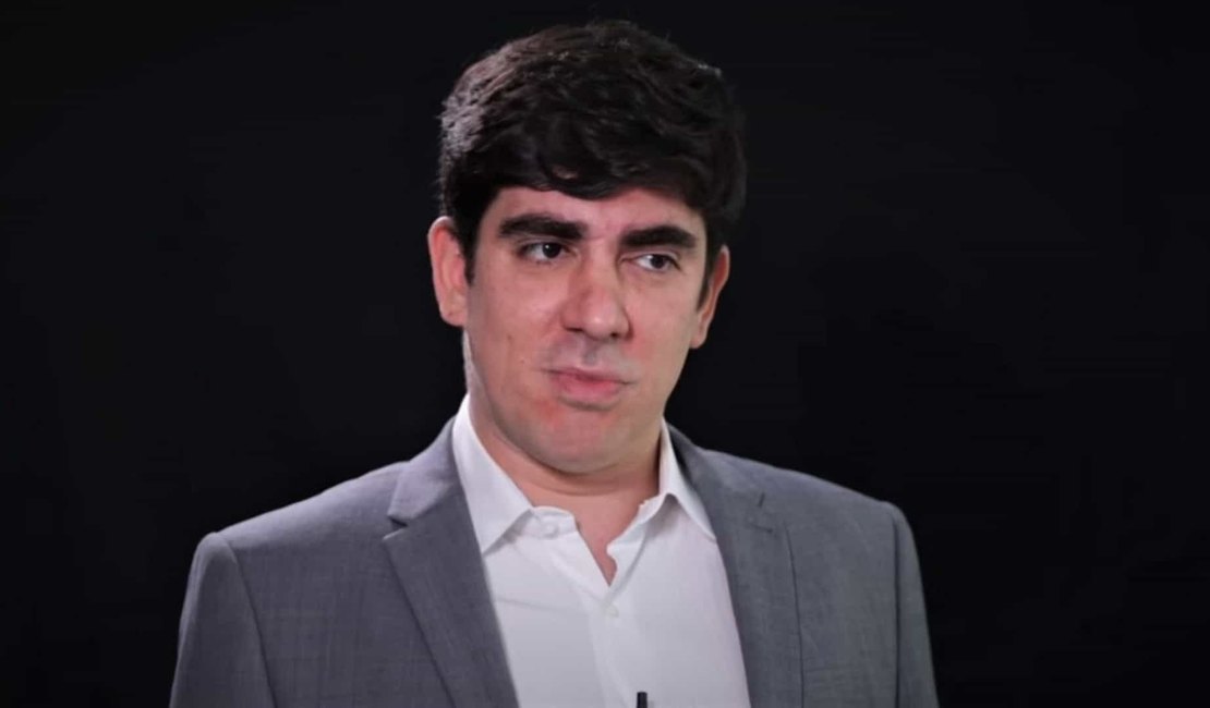 Marcelo Adnet desfilará na Sapucaí fantasiado de Jair Bolsonaro