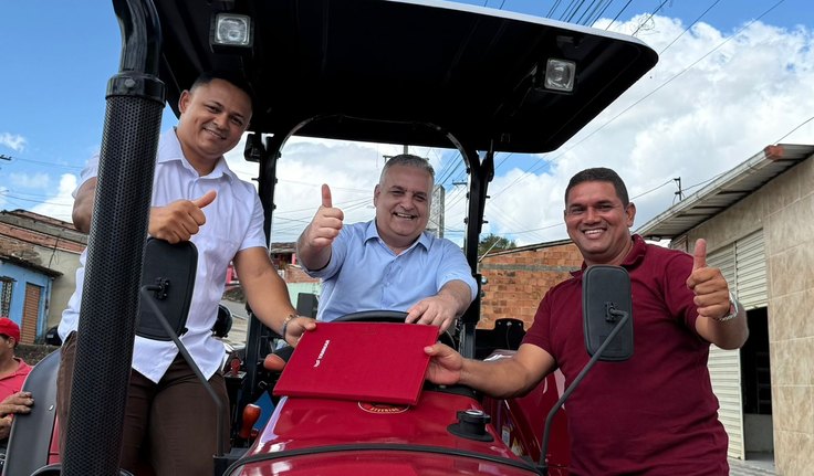 Em Joaquim Gomes, Alfredo Gaspar realiza entregas para agricultura familiar e assistência social e destina emenda R$ 514 mil ao município