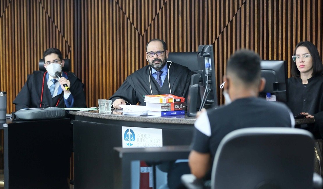 Tribunal do Júri absolve acusado de matar esposa por envenenamento, em Maceió