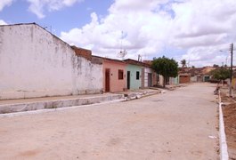 Prefeitura de Arapiraca entrega ruas pavimentadas no bairro Primavera