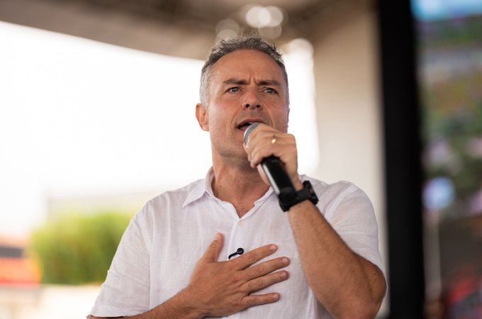 Renan lança compromisso, mira Master e pede saída do BRB da folha dos servidores de Maceió