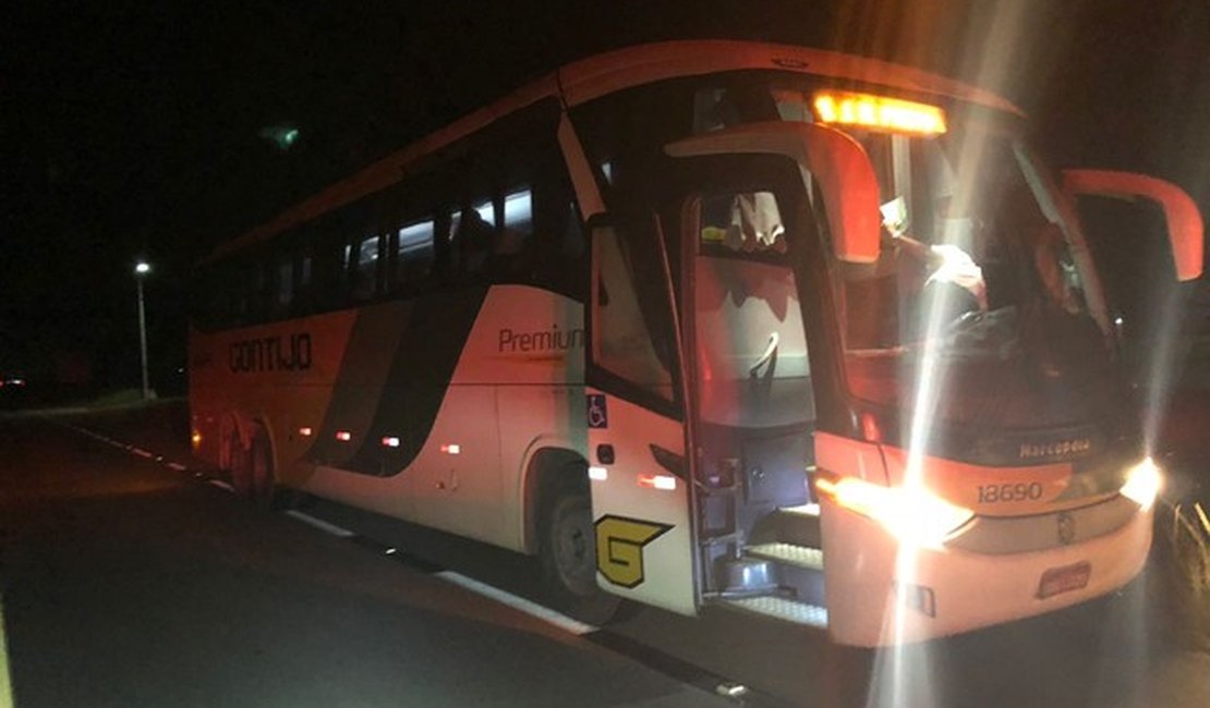 Agentes da PRF e bandidos trocam tiros durante tentativa de assalto a ônibus interestadual em Campo Alegre